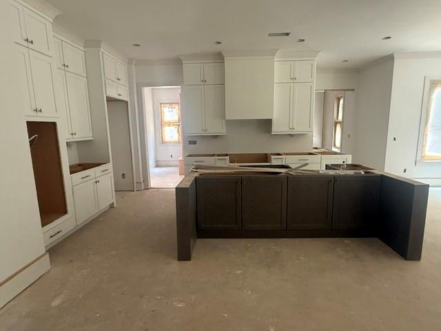 2932 Surrey Lane