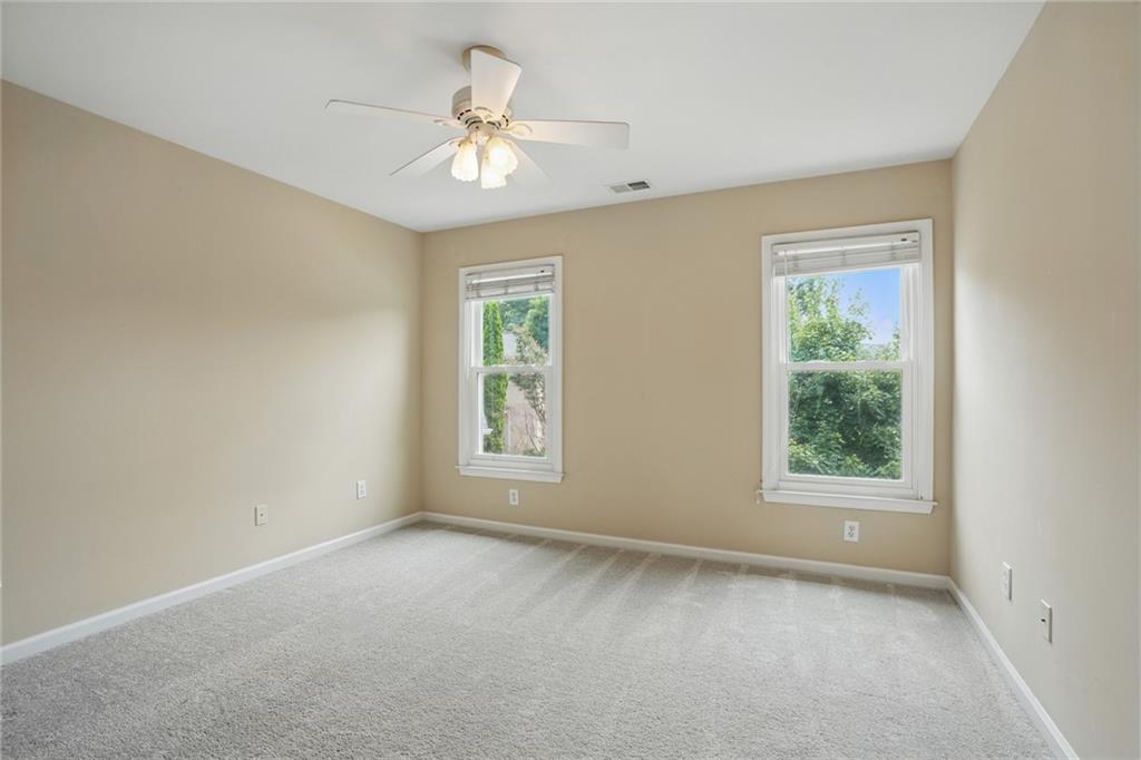 KINGS FARM - Residential