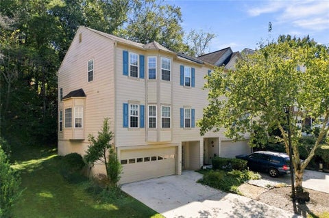 Townhouse For Sale - 2462 Valley Cove Drive<br/> Duluth, GA 30097