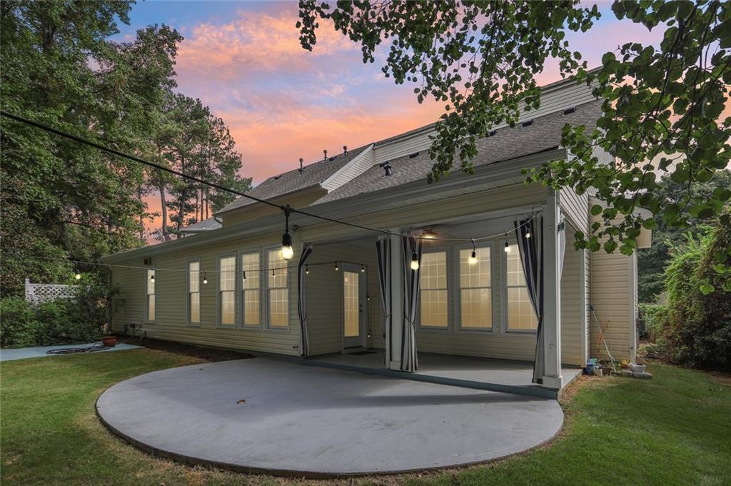 225 W Brookhollow Court