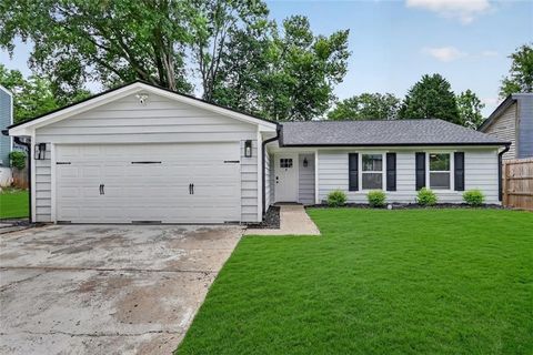 Photo of 10375 Worthington Hills Manor, Roswell, GA 30076 (MLS # 7777427)