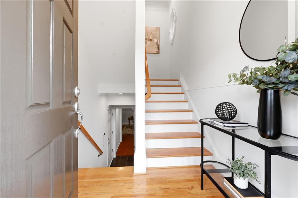 1112 Valley Overlook Drive NE