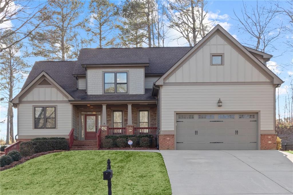 BEAUTIFUL CRAFTSMAN HOME WITH MASTER ON MAIN. ENTRANCE FOYER. FAMILY ROOM WITH VAULTED CEILING AND STONE FIREPLACE. KITCHEN WITH GRANITE COUNTERTOPS, STAINLESS APPLIANCES, BREAKFAST BAR, BREAKFAST AREA AND VIEW TO FAMILY ROOM. MASTER BATH HAS DOUBLE VANITIES, WALK-IN SHOWER, AND WHIRLPOOL TUB. SEPARATE DINING ROOM. UPSTAIRS HAS A BONUS ROOM, THREE SPACIOUS BEDROOMS AND TWO FULL BATHS FULL, FINISHED BASEMENT WITH DEN, OFFICE, MEDIA ROOM AND FULL BATH. FRONT PORCH, DECK AND SCREENED PORCH. TWO-CAR GARAGE ON MAIN LEVEL. TWO WATER HEATERS. NEWER ROOF.