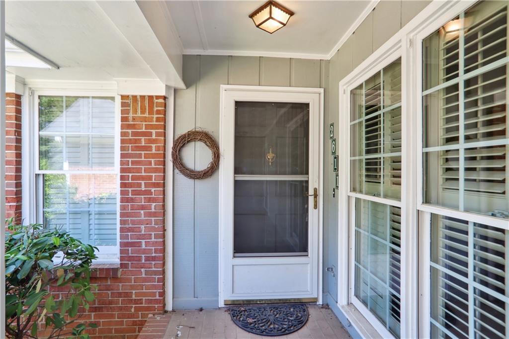 2611 Leeshire Court
