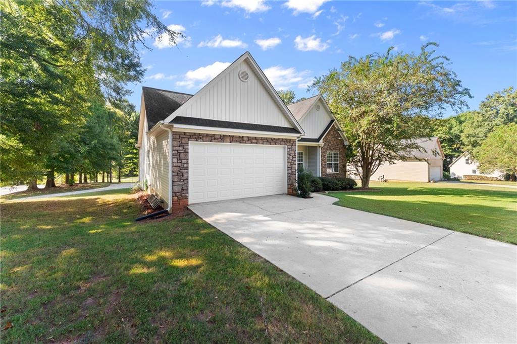 27 Woods Way