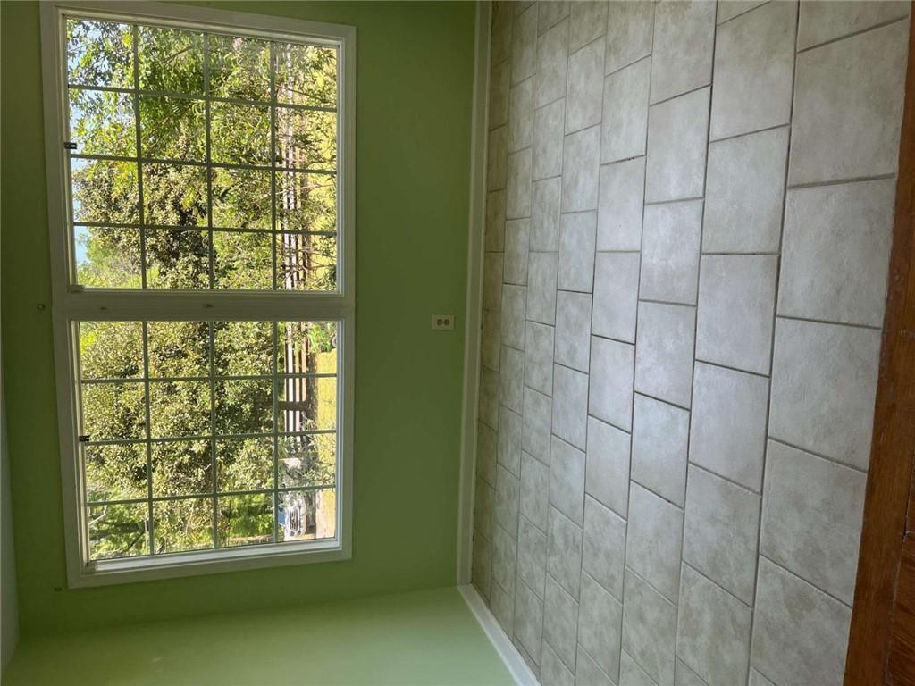 1725 NE Floyd Springs Road