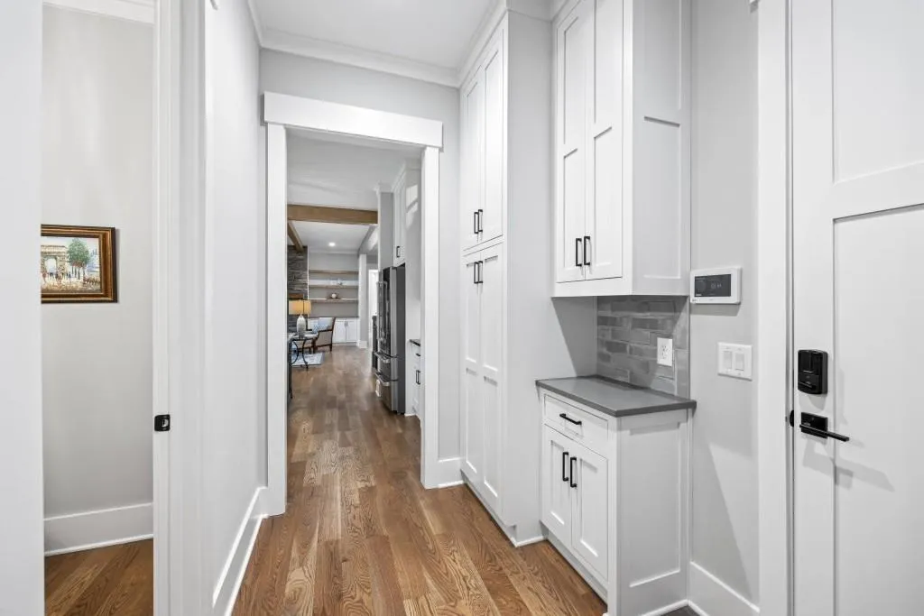 Toccoa, Georgia 30577, United States, 6 Bedrooms Bedrooms, ,5 BathroomsBathrooms,Residential,Pending,68698