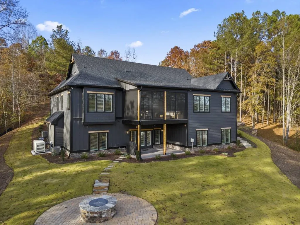 Toccoa, Georgia 30577, United States, 6 Bedrooms Bedrooms, ,5 BathroomsBathrooms,Residential,Pending,68698