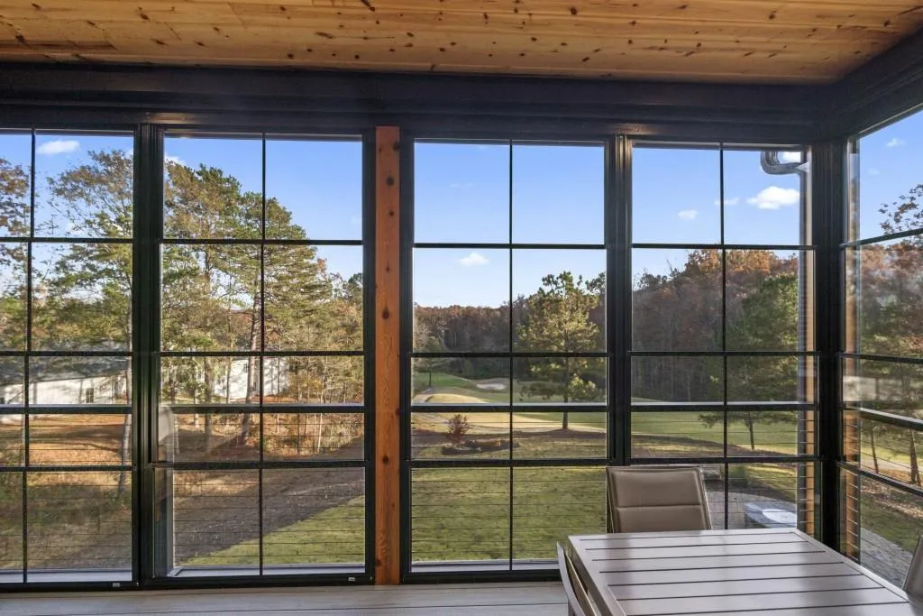 Toccoa, Georgia 30577, United States, 6 Bedrooms Bedrooms, ,5 BathroomsBathrooms,Residential,Pending,68698