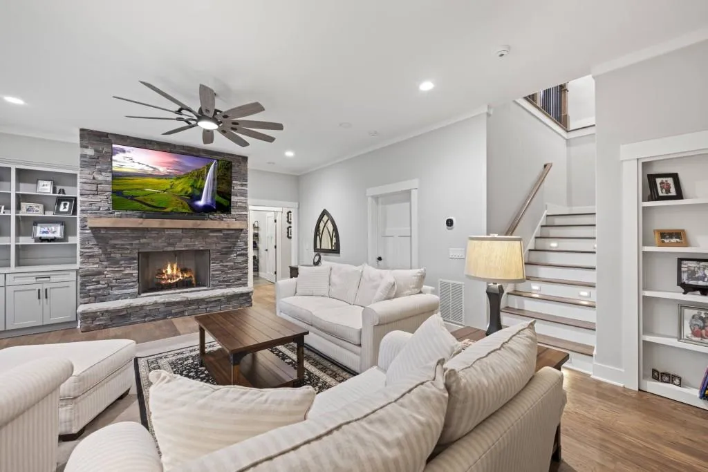 Toccoa, Georgia 30577, United States, 6 Bedrooms Bedrooms, ,5 BathroomsBathrooms,Residential,Pending,68698