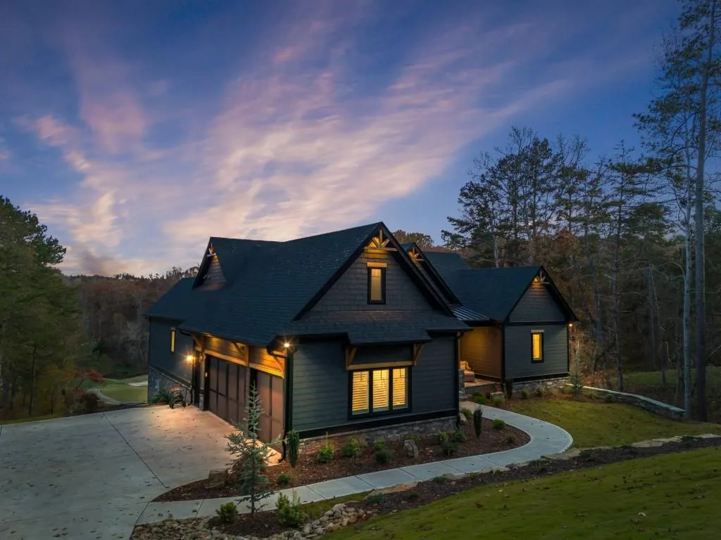 Toccoa, Georgia 30577, United States, 6 Bedrooms Bedrooms, ,5 BathroomsBathrooms,Residential,Pending,68698