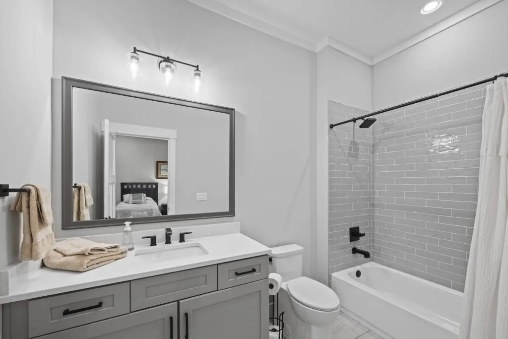 Toccoa, Georgia 30577, United States, 6 Bedrooms Bedrooms, ,5 BathroomsBathrooms,Residential,Pending,68698