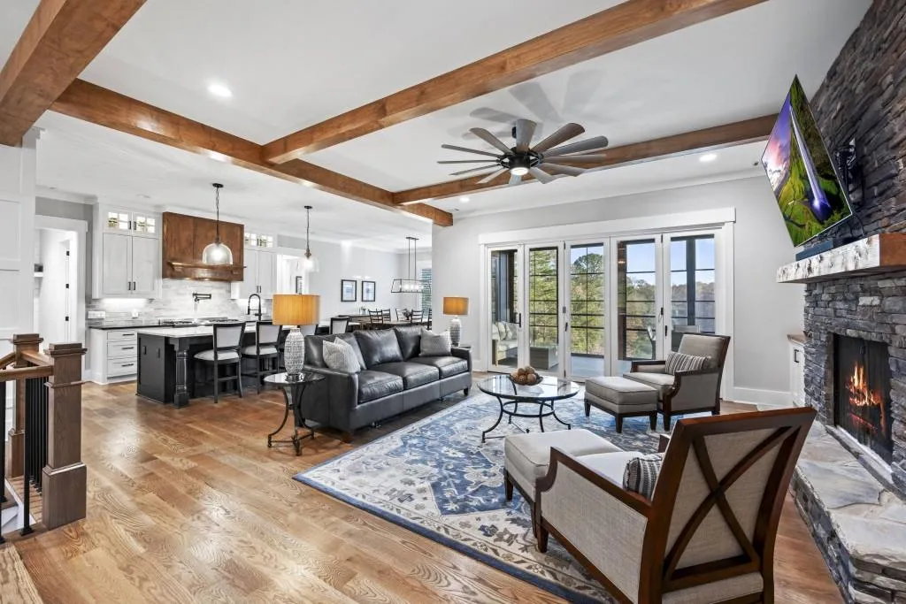 Toccoa, Georgia 30577, United States, 6 Bedrooms Bedrooms, ,5 BathroomsBathrooms,Residential,Pending,68698