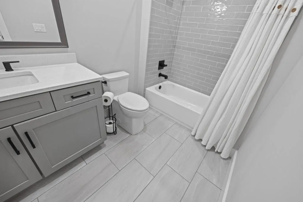 Toccoa, Georgia 30577, United States, 6 Bedrooms Bedrooms, ,5 BathroomsBathrooms,Residential,Pending,68698