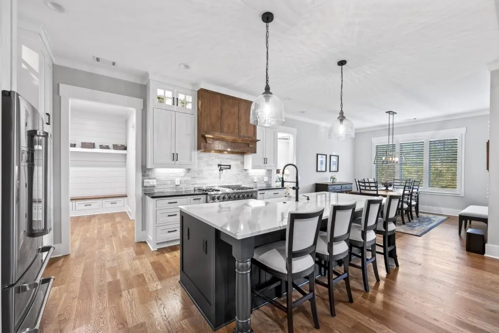 Toccoa, Georgia 30577, United States, 6 Bedrooms Bedrooms, ,5 BathroomsBathrooms,Residential,Pending,68698