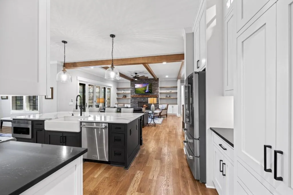 Toccoa, Georgia 30577, United States, 6 Bedrooms Bedrooms, ,5 BathroomsBathrooms,Residential,Pending,68698