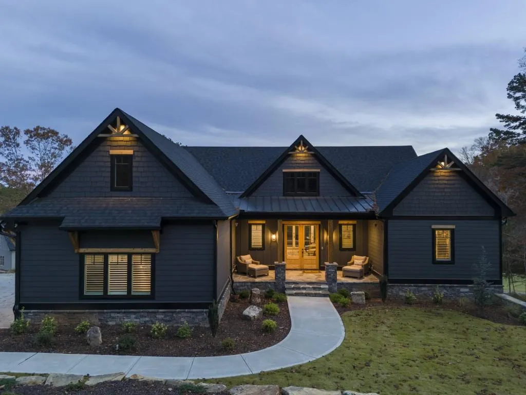 Toccoa, Georgia 30577, United States, 6 Bedrooms Bedrooms, ,5 BathroomsBathrooms,Residential,Pending,68698