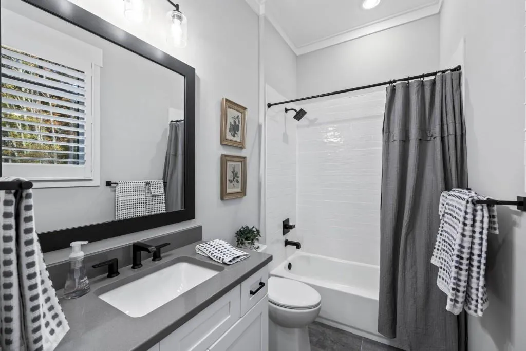 Toccoa, Georgia 30577, United States, 6 Bedrooms Bedrooms, ,5 BathroomsBathrooms,Residential,Pending,68698