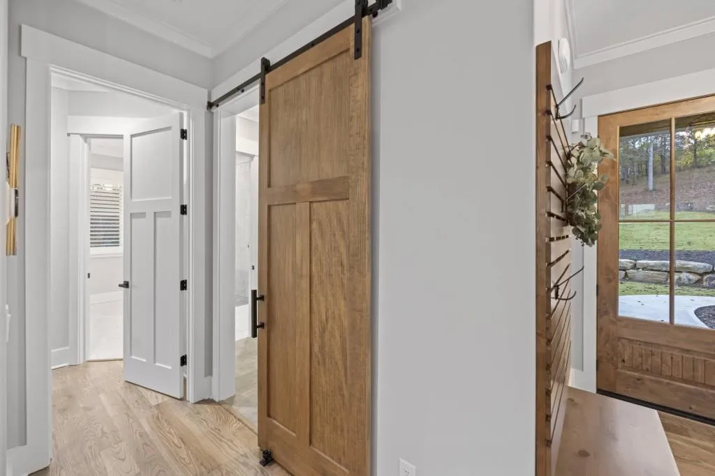 Toccoa, Georgia 30577, United States, 6 Bedrooms Bedrooms, ,5 BathroomsBathrooms,Residential,Pending,68698