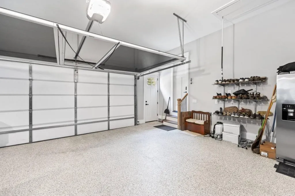 Toccoa, Georgia 30577, United States, 6 Bedrooms Bedrooms, ,5 BathroomsBathrooms,Residential,Pending,68698