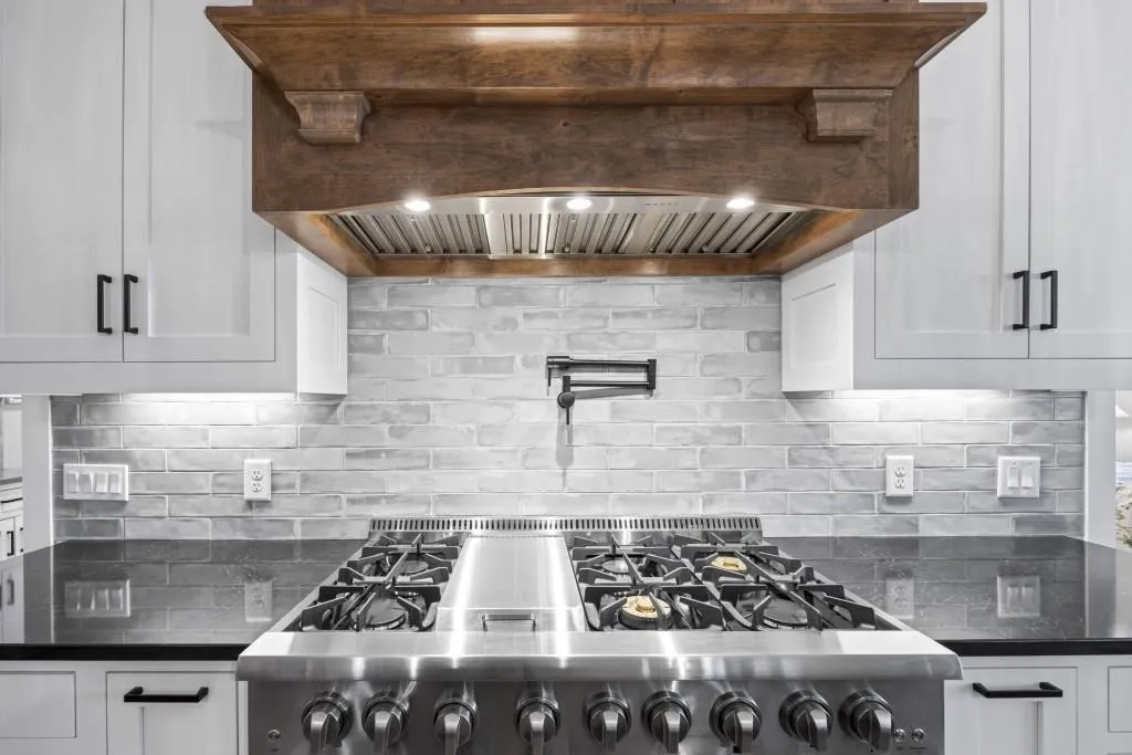 Toccoa, Georgia 30577, United States, 6 Bedrooms Bedrooms, ,5 BathroomsBathrooms,Residential,Pending,68698