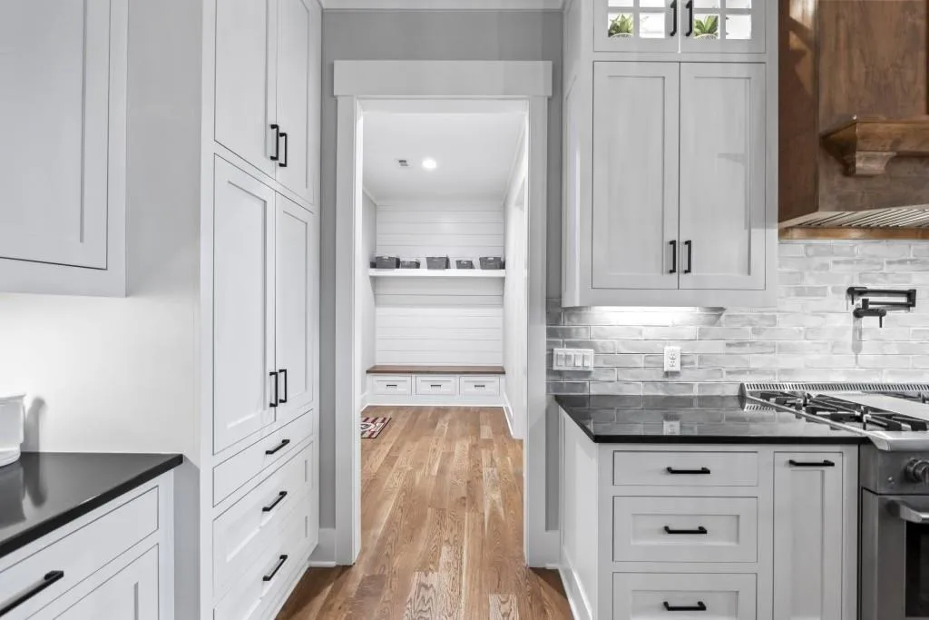 Toccoa, Georgia 30577, United States, 6 Bedrooms Bedrooms, ,5 BathroomsBathrooms,Residential,Pending,68698