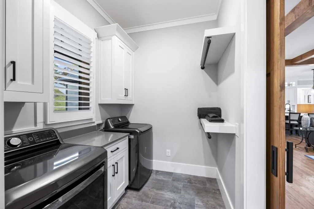 Toccoa, Georgia 30577, United States, 6 Bedrooms Bedrooms, ,5 BathroomsBathrooms,Residential,Pending,68698