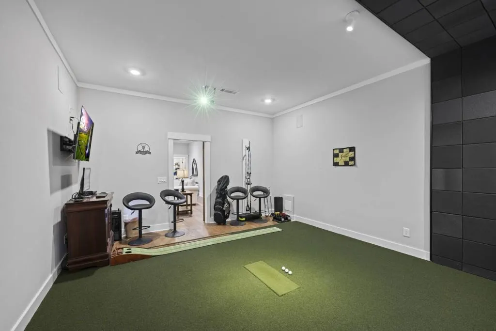 Toccoa, Georgia 30577, United States, 6 Bedrooms Bedrooms, ,5 BathroomsBathrooms,Residential,Pending,68698