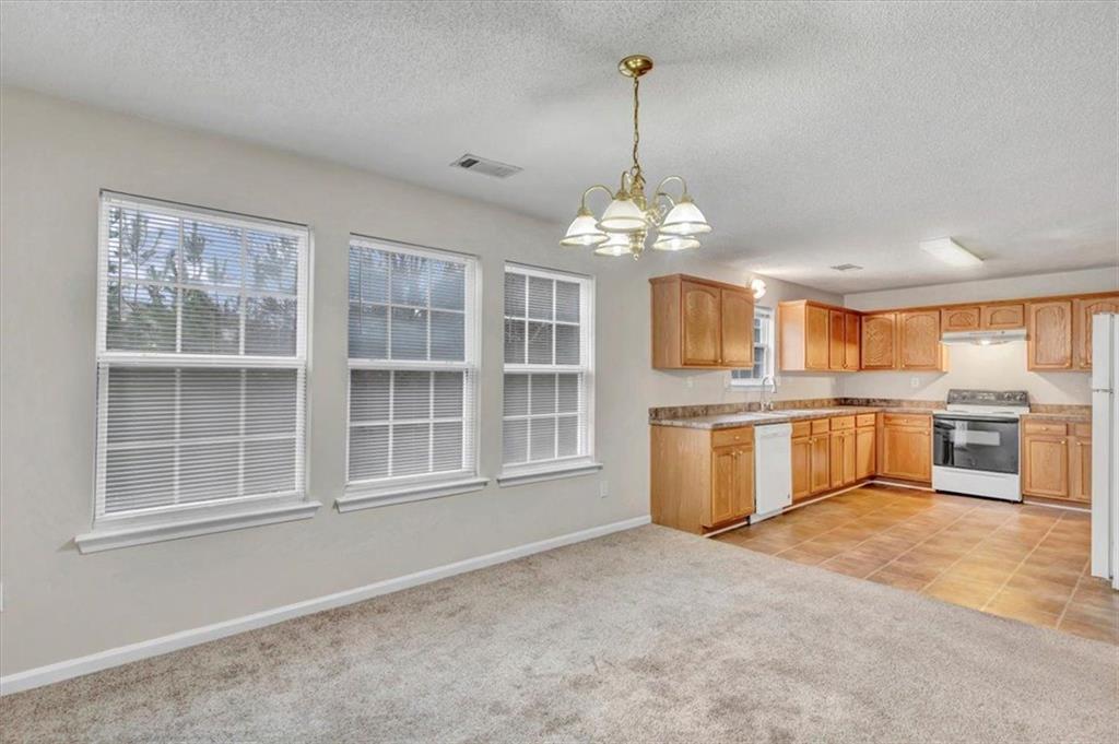 6130 Hickory Lane Drive, Union City, Georgia image 6