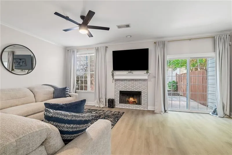 Alpharetta, Georgia 30004, United States, 2 Bedrooms Bedrooms, ,3 BathroomsBathrooms,Residential,Pending,146132