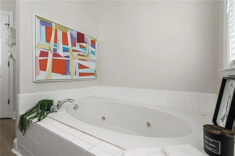 Alpharetta, Georgia 30004, United States, 2 Bedrooms Bedrooms, ,3 BathroomsBathrooms,Residential,Pending,146132