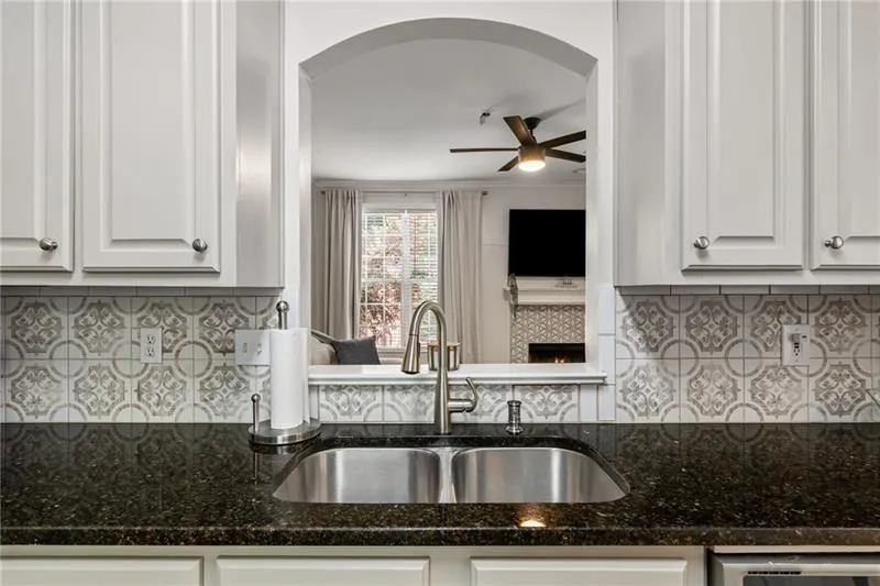 Alpharetta, Georgia 30004, United States, 2 Bedrooms Bedrooms, ,3 BathroomsBathrooms,Residential,Pending,146132