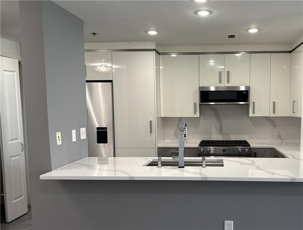 3338 Peachtree Road NE 2505