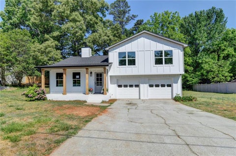 Homes For Sale - 1421 Willow Bend Drive<br/> Snellville, GA 30078