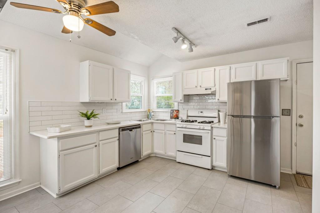 302 Roswell Green Lane, Roswell, Georgia image 7