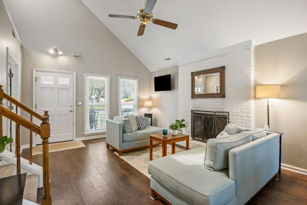 302 Roswell Green Lane, Roswell, Georgia image 4