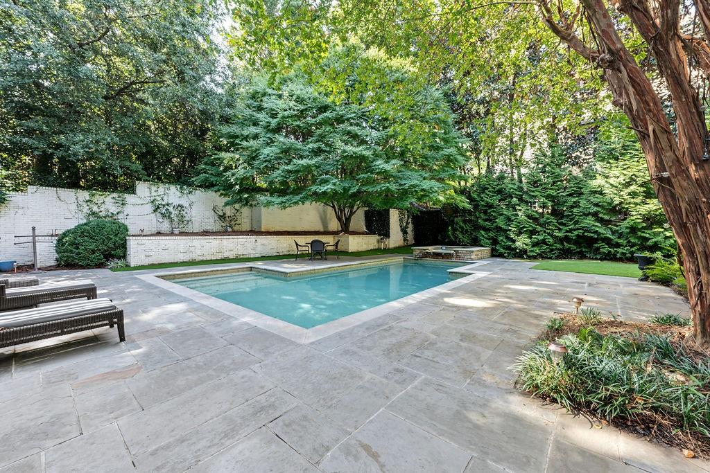 82 Blackland Road NW