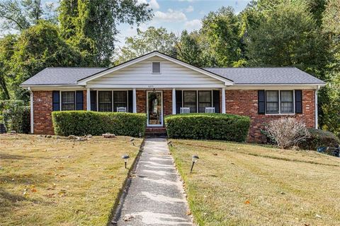 Photo of 4275 Sun Valley Boulevard, Atlanta, GA 30344 (MLS # 7670330)