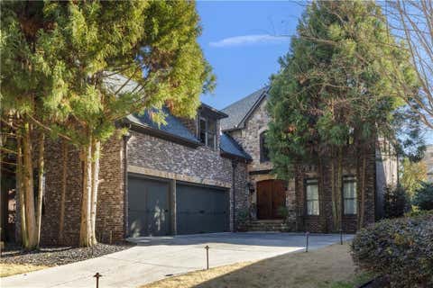Homes For Sale - 33 Cliftwood Drive<br/> Atlanta, GA 30328