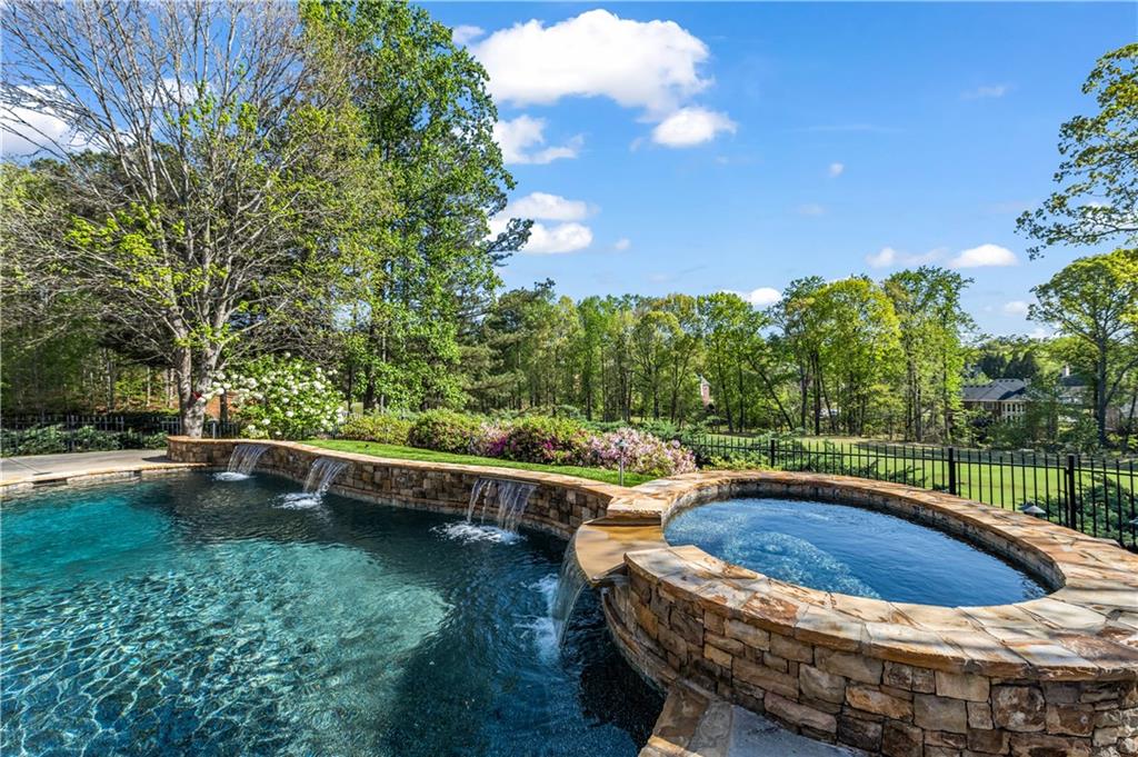 3855 Greenside Court, Dacula, Georgia image 9