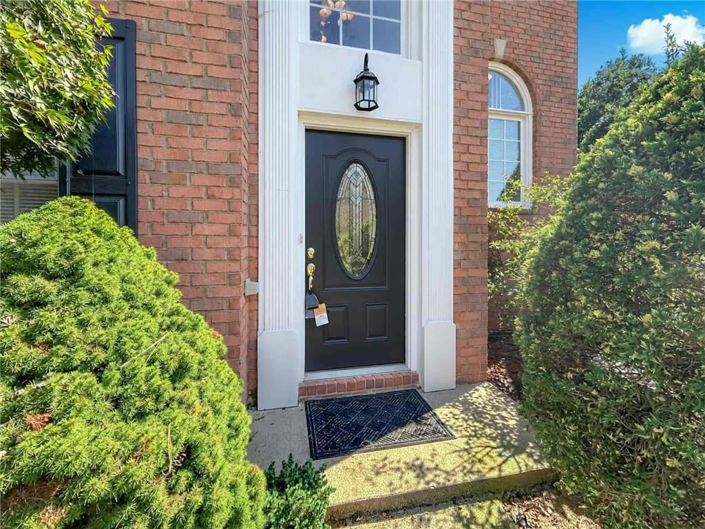 2562 Fairlawn Downs NW