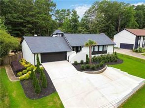 Homes For Sale - 7025 Northgreen Drive<br/> Sandy Springs, GA 30328