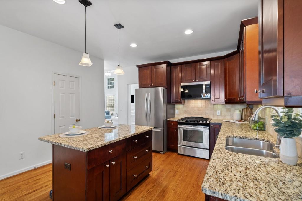 370 Landing Entry, Johns Creek, Georgia image 14