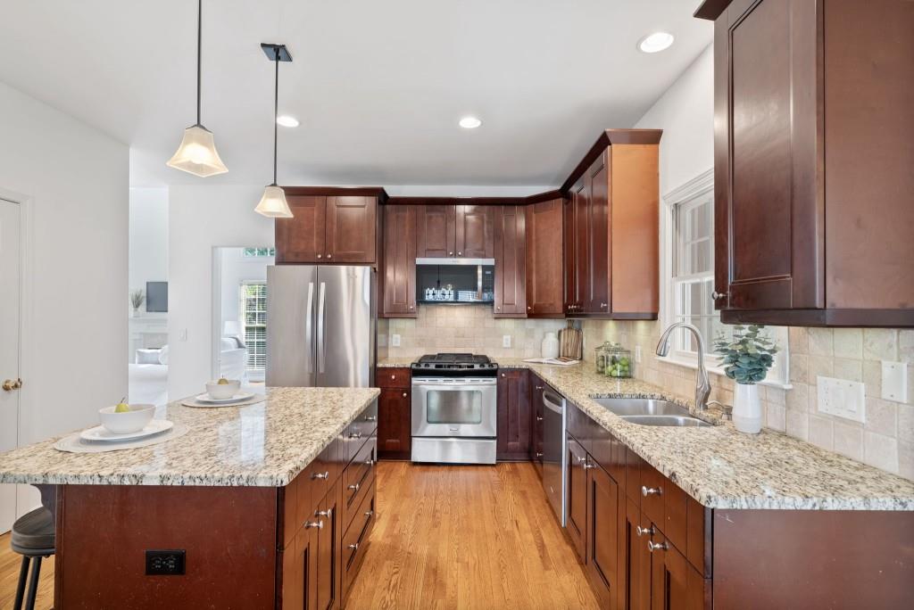 370 Landing Entry, Johns Creek, Georgia image 13