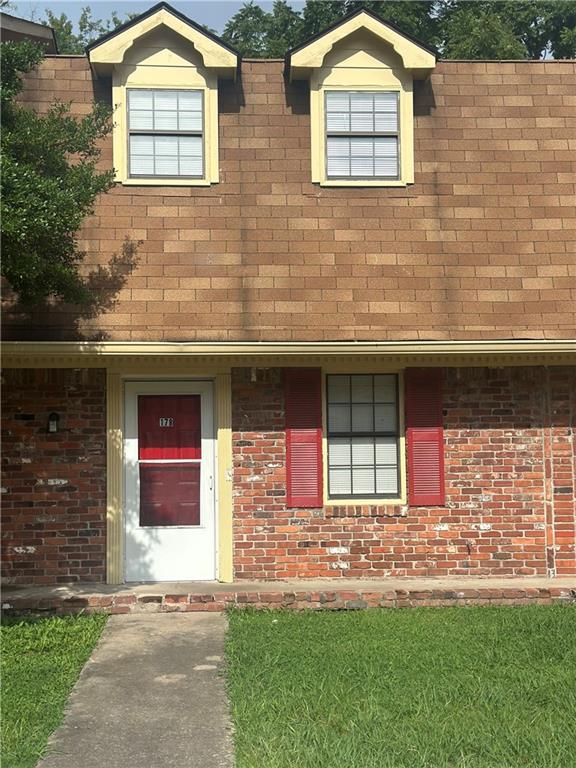Welcome to this cozy 3-bedroom, 1.5 bathroom condo, located in the heart of Rome, Georgia, at 178 E 11th Rome Georgia. Perfect for anyone seeking a comfortable and convenient lifestyle, this property offers a peaceful retreat while being just minutes away from all the excitement downtown Rome has to offer. Located just a short walk from downtown Rome, this condo allows you to enjoy the many shops, restaurants, and cultural attractions of the city, including the charming Broad Street. Whether you're looking for a cozy café, local boutiques, or lively entertainment, everything is within walking distance. Schedule your showing today!