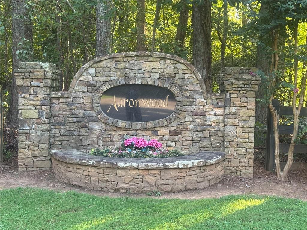 Aaronwood - Land