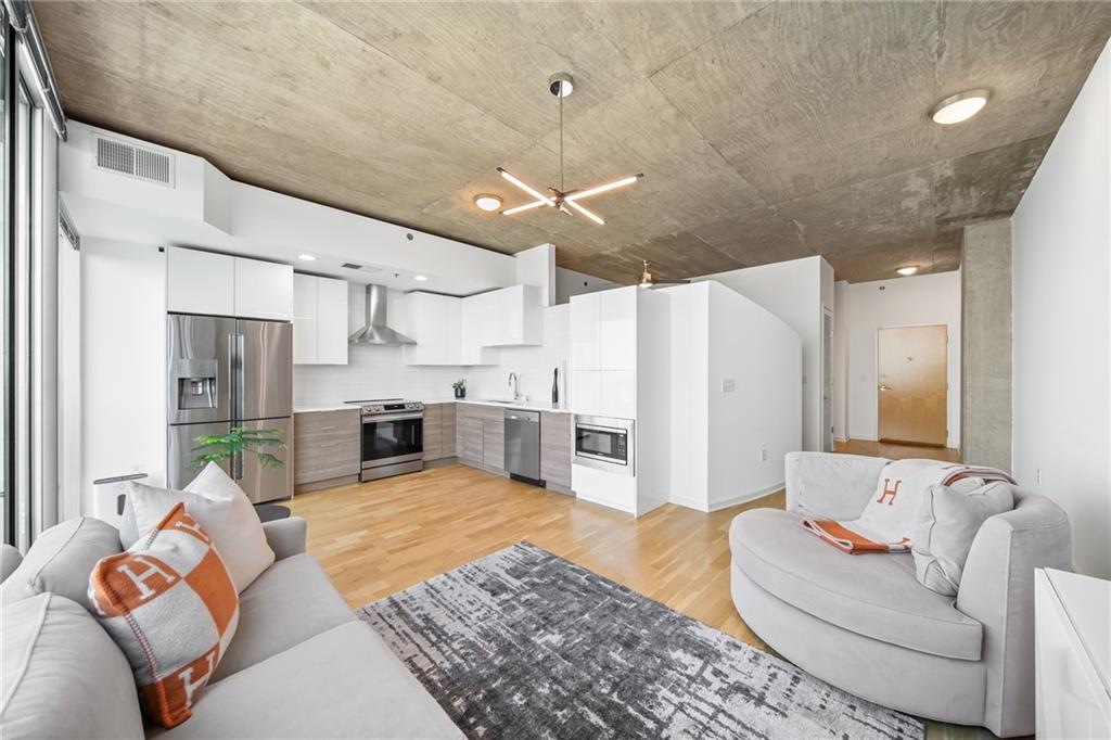 3324 Peachtree Road NE 2706