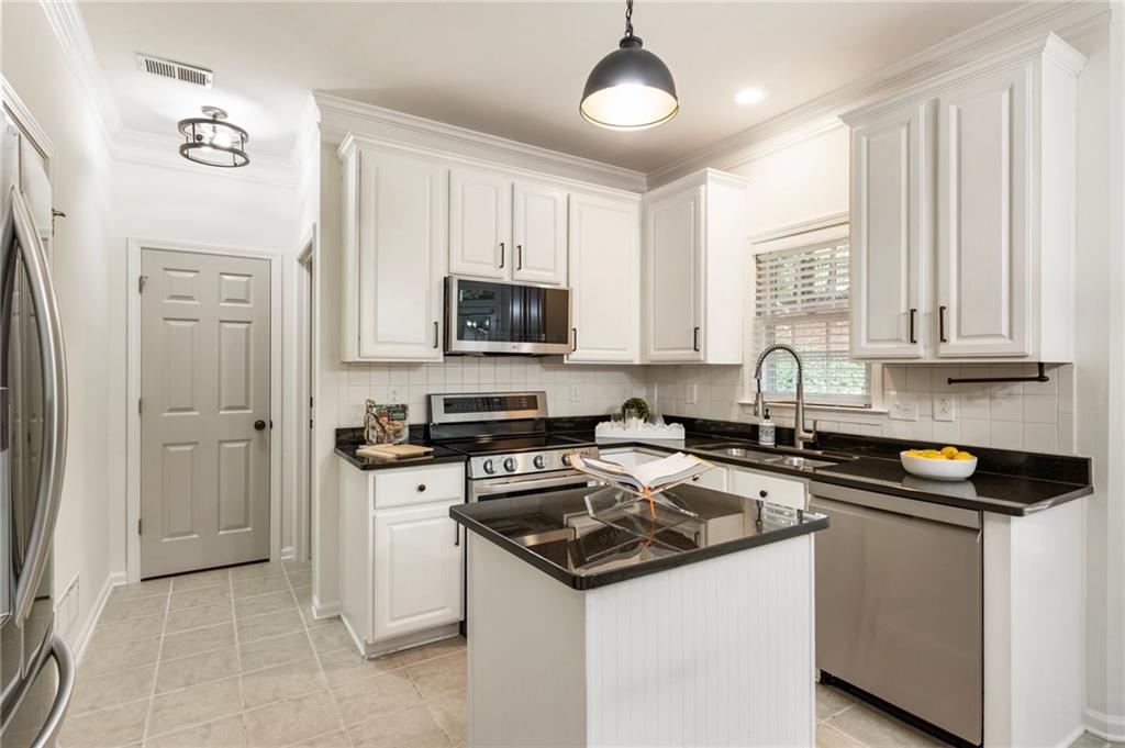 5860 Fairway View Drive, Suwanee, Georgia image 16