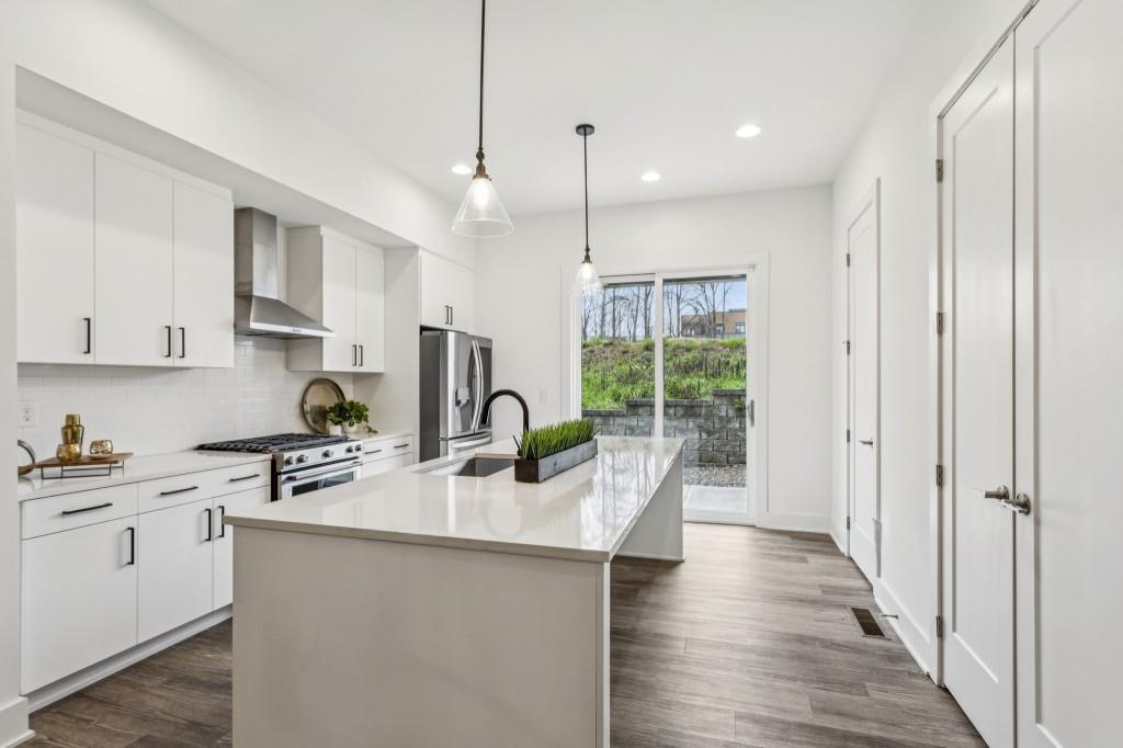 1261 Chelsea Circle NW