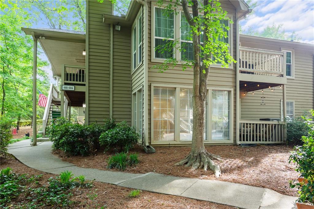 602 Country Park Drive SE